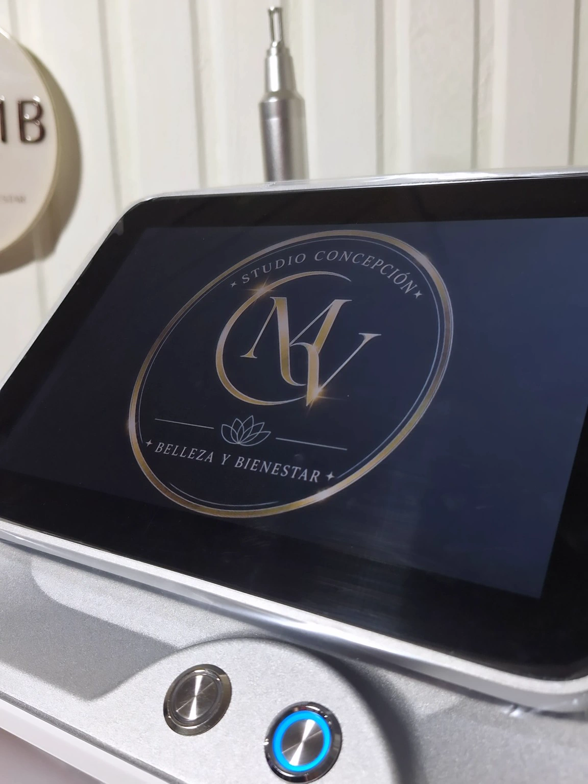 Equipo profesional personalizado con la identidad de Estudio Concepción