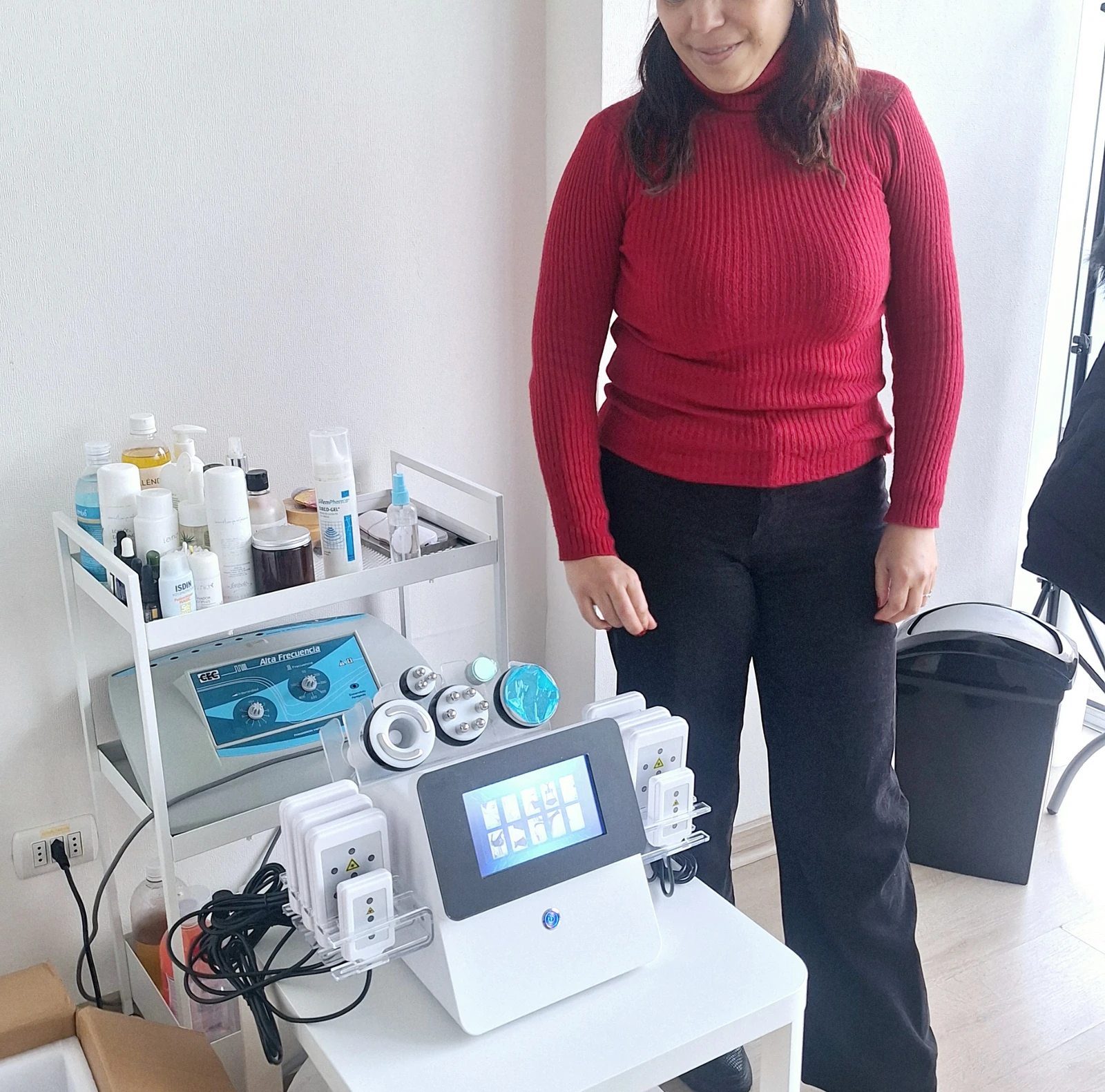 Equipo de aparatología estética integrado a una práctica profesional