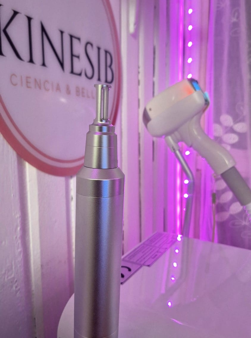 Equipo láser KINESIB en un entorno profesional